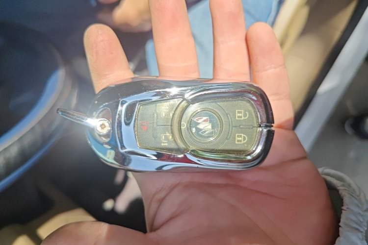 Used Buick GL8 2021 ES Land Cruiser 653T Luxury Edition Vehicle Key