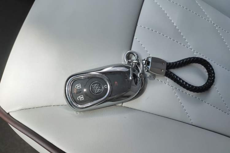 Used Buick GL8 2021 Land Cruiser Executive Class 652T Comfort Model Vehicle Key