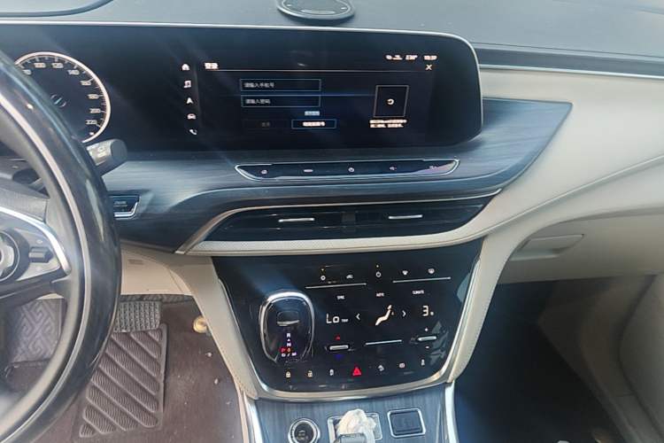 Used Buick GL8 2021 ES Landtrek 653T Comfort Edition Audio And AC Panel