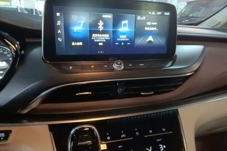 Used Buick GL8 2021 Land Cruiser Executive Class 652T Luxury Model Audio And AC Panel