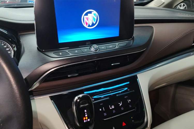 Used Buick GL8 2021 Land Cruiser Executive Class 652T Comfort Model Audio And AC Panel
