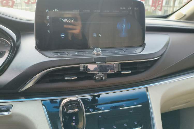 Used Buick GL8 2021 Land Cruiser Executive Class 652T Luxury Model Audio And AC Panel