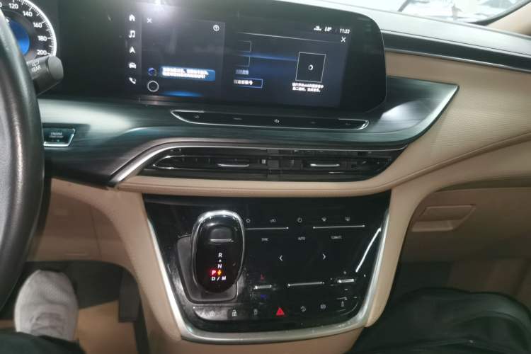Used Buick GL8 2021 ES Land Cruiser 653T Luxury Edition Audio And AC Panel