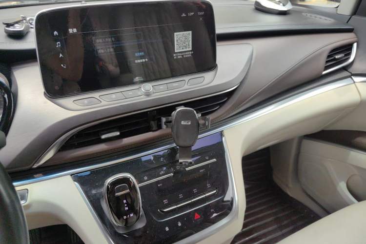 Used Buick GL8 2021 Land Cruiser Executive Class 652T Luxury Model Audio And AC Panel