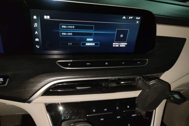 Used Buick GL8 2021 ES Landtrek 653T Comfort Edition Audio And AC Panel