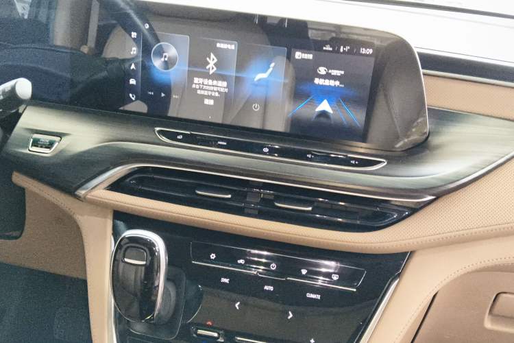 Used Buick GL8 2021 ES Land Cruiser 653T Luxury Edition Audio And AC Panel