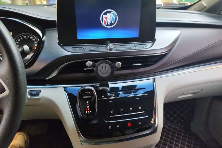 Used Buick GL8 2021 Land Cruiser Executive Class 652T Comfort Model Audio And AC Panel
