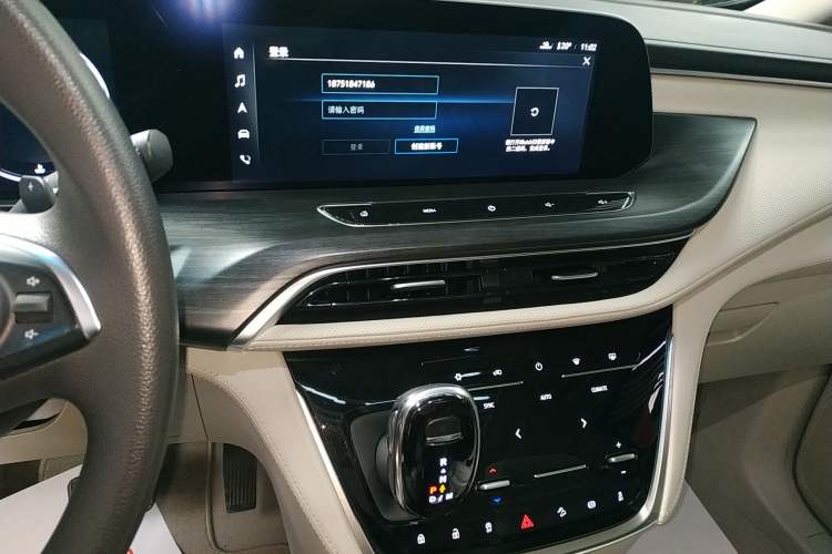 Used Buick GL8 2021 ES Landtrek 653T Comfort Edition Audio And AC Panel