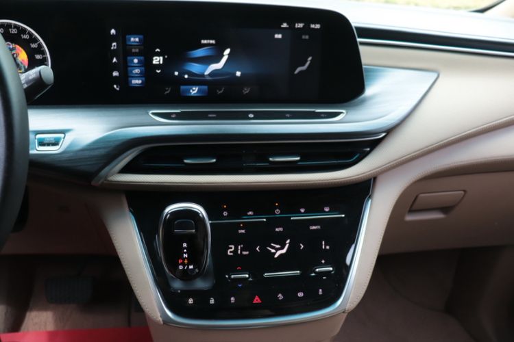 Used Buick GL8 2021 ES Land Cruiser 653T Luxury Edition Audio And AC Panel