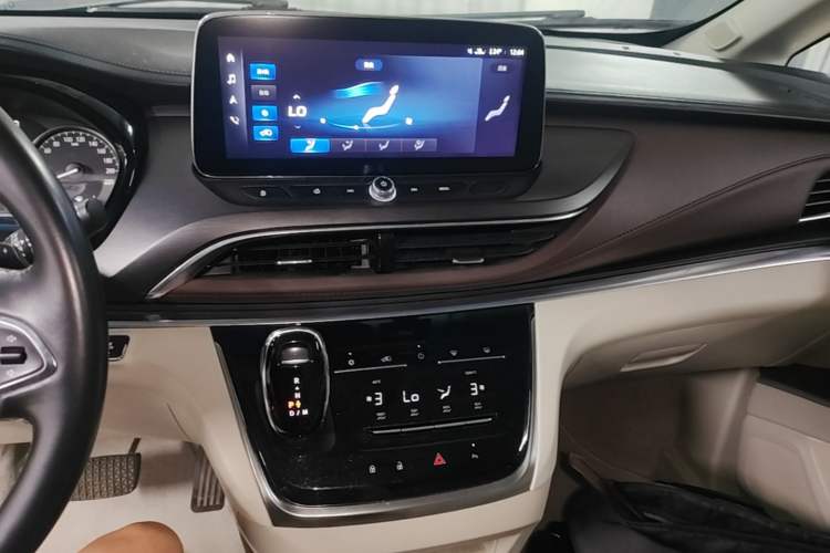 Used Buick GL8 2021 Land Cruiser Executive Class 652T Luxury Model Audio And AC Panel