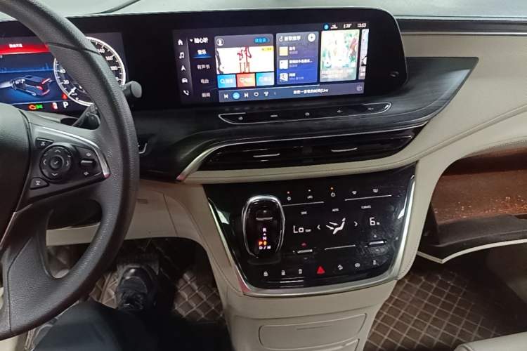 Used Buick GL8 2021 ES Landtrek 653T Comfort Edition Audio And AC Panel