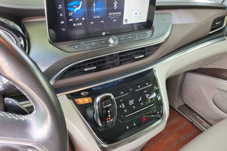 Used Buick GL8 2021 Land Cruiser Executive 652T Premium Model Audio And AC Panel