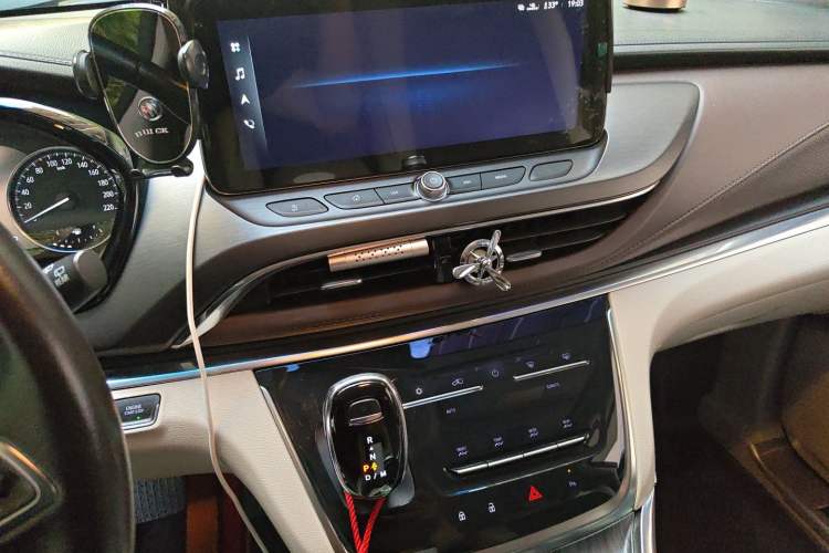 Used Buick GL8 2021 Land Cruiser Executive Class 652T Luxury Model Audio And AC Panel