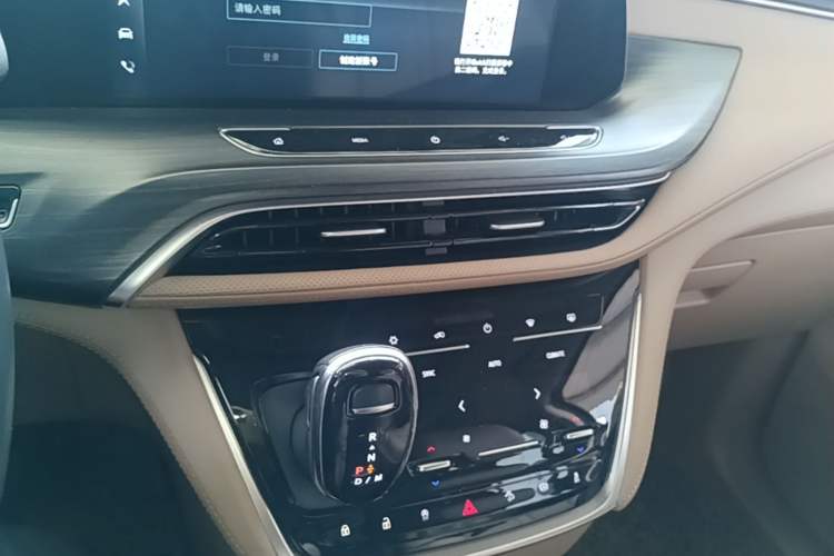 Used Buick GL8 2021 ES Landtrek 653T Luxury Model Audio And AC Panel