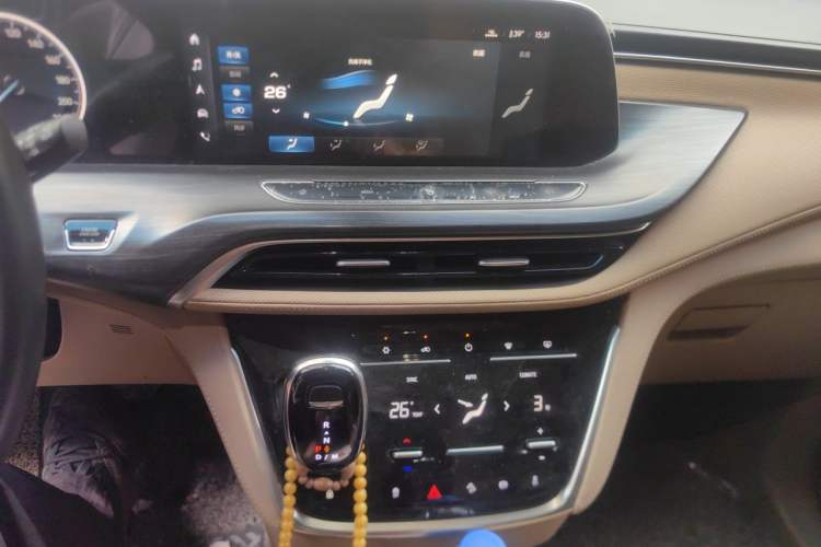 Used Buick GL8 2021 ES Land Cruiser 653T Luxury Edition Audio And AC Panel