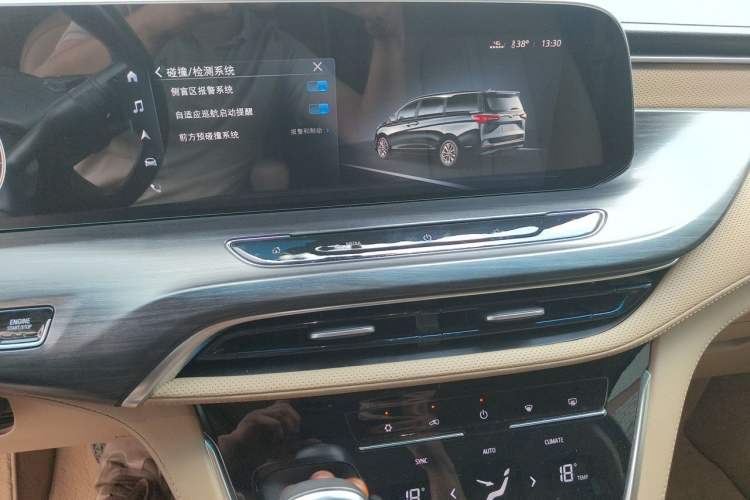 Used Buick GL8 2021 ES Land Cruiser 653T Flagship Model Audio And AC Panel