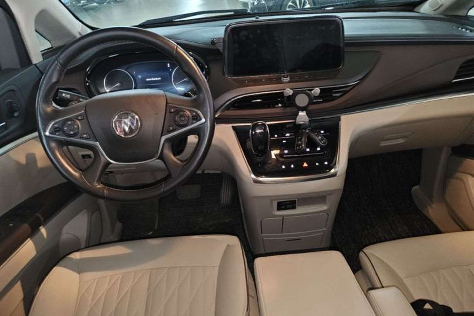 Used Buick GL8 2021 Land Cruiser Executive Class 652T Smart Luxury Model Center Console