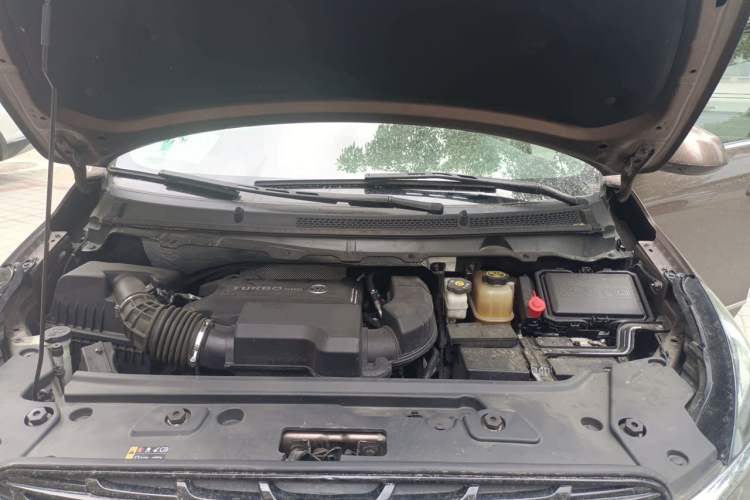 Used Buick GL8 2021 Land Cruiser Executive Class 652T Luxury Model Engine Bay