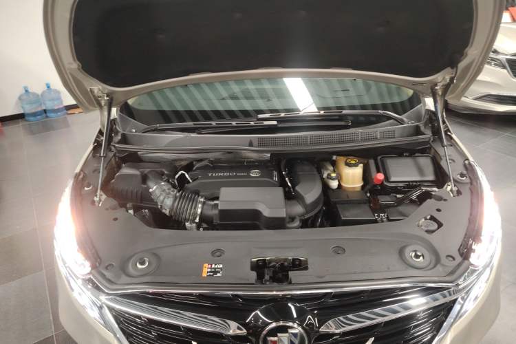 Used Buick GL8 2021 ES Land Cruiser 653T Flagship Model Engine Bay