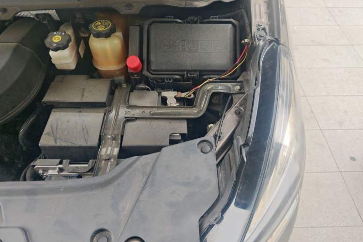 Used Buick GL8 2021 Land Cruiser Executive Class 652T Comfort Model Engine Bay Left