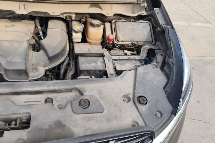 Used Buick GL8 2021 Land Cruiser Executive Class 652T Luxury Model Engine Bay Left