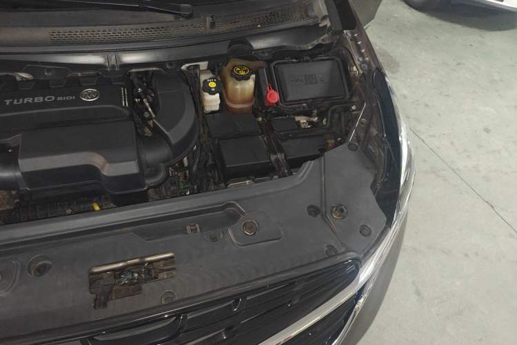 Used Buick GL8 2021 Land Cruiser Executive Class 652T Luxury Model Engine Bay Left