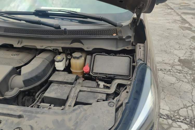 Used Buick GL8 2021 Land Cruiser Executive Class 652T Comfort Model Engine Bay Left
