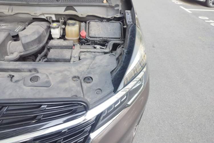 Used Buick GL8 2021 Land Cruiser Executive 652T Premium Model Engine Bay Left