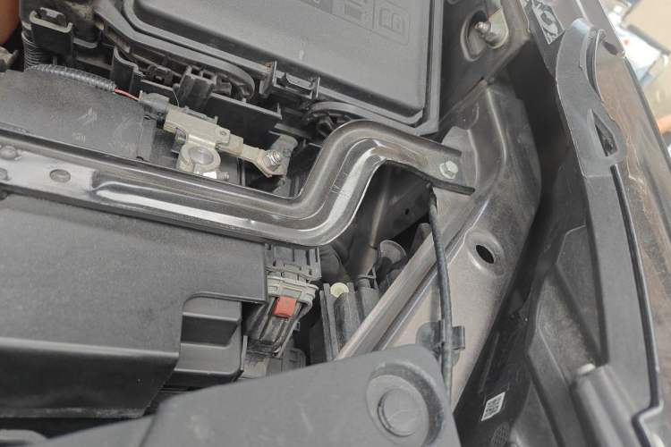 Used Buick GL8 2021 Land Cruiser Executive Class 652T Luxury Model Engine Bay Left