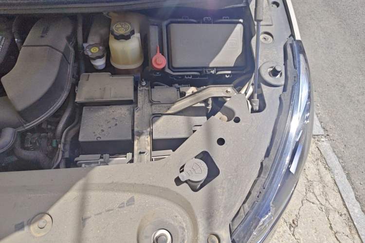 Used Buick GL8 2021 ES Landtrek 653T Comfort Edition Engine Bay Left