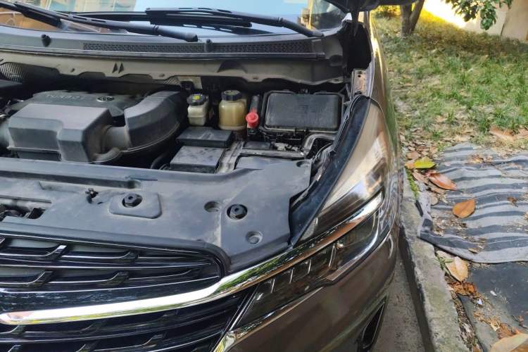 Used Buick GL8 2021 Land Cruiser Executive Class 652T Comfort Model Engine Bay Left