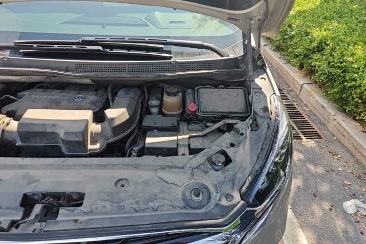 Used Buick GL8 2021 ES Landtrek 653T Luxury Model Engine Bay Left