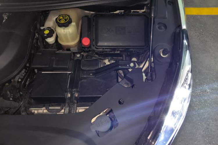 Used Buick GL8 2021 ES Land Cruiser 653T Luxury Edition Engine Bay Left