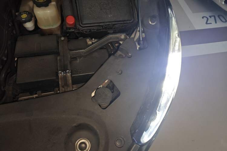 Used Buick GL8 2021 ES Landtrek 653T Comfort Edition Engine Bay Left
