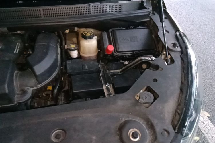 Used Buick GL8 2021 ES Land Cruiser 653T Luxury Edition Engine Bay Left