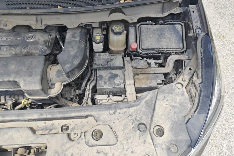 Used Buick GL8 2021 Land Cruiser Executive Class 652T Luxury Model Engine Bay Left