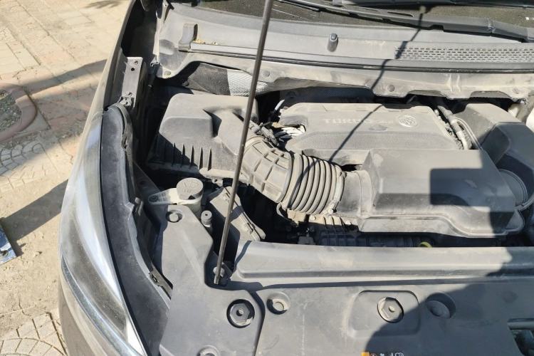 Used Buick GL8 2021 Land Cruiser Executive Class 652T Comfort Model Engine Bay Right