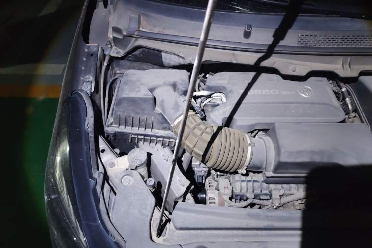 Used Buick GL8 2021 Land Cruiser Executive Class 652T Comfort Model Engine Bay Right