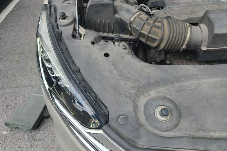 Used Buick GL8 2021 ES Land Cruiser 653T Flagship Model Engine Bay Right