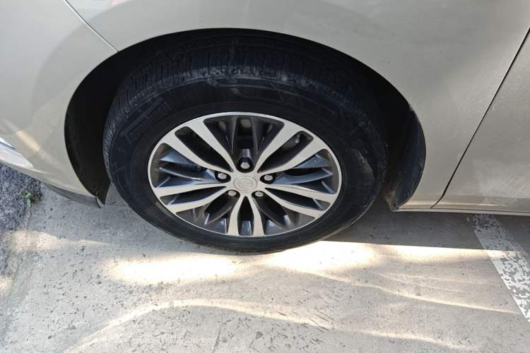 Used Buick GL8 2021 ES Landtrek 653T Comfort Edition Exterior 2