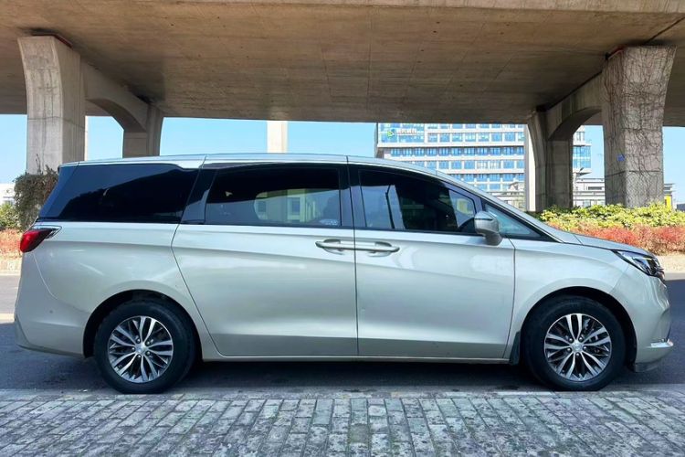 Used Buick GL8 2021 ES Land Cruiser 653T Luxury Edition Exterior 5