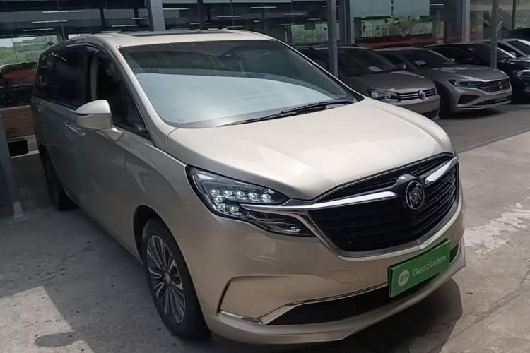 Used Buick GL8 2021 ES Landtrek 653T Luxury Model Front Right 45 Deg