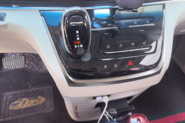 Used Buick GL8 2021 Land Cruiser Executive Class 652T Smart Luxury Model Gear Lever