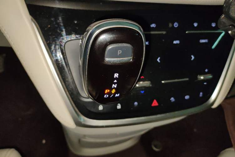 Used Buick GL8 2021 ES Landtrek 653T Comfort Edition Gear Lever