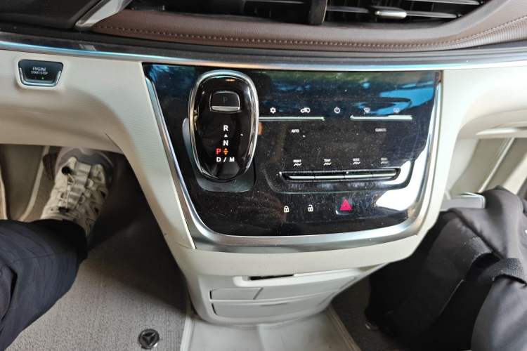 Used Buick GL8 2021 Land Cruiser Executive 652T Premium Model Gear Lever