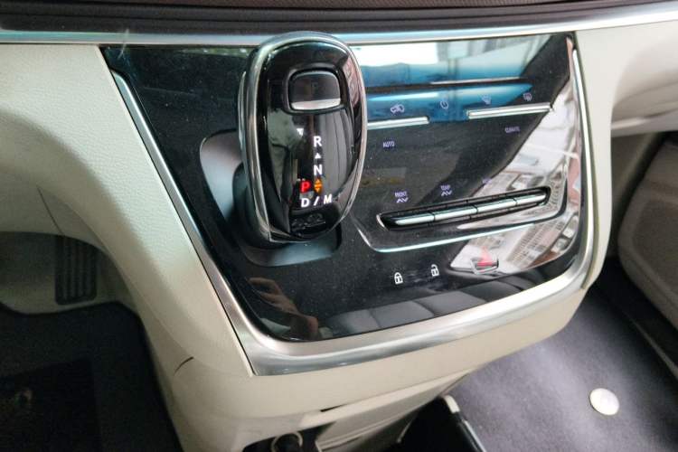Used Buick GL8 2021 Land Cruiser Executive Class 652T Comfort Model Gear Lever