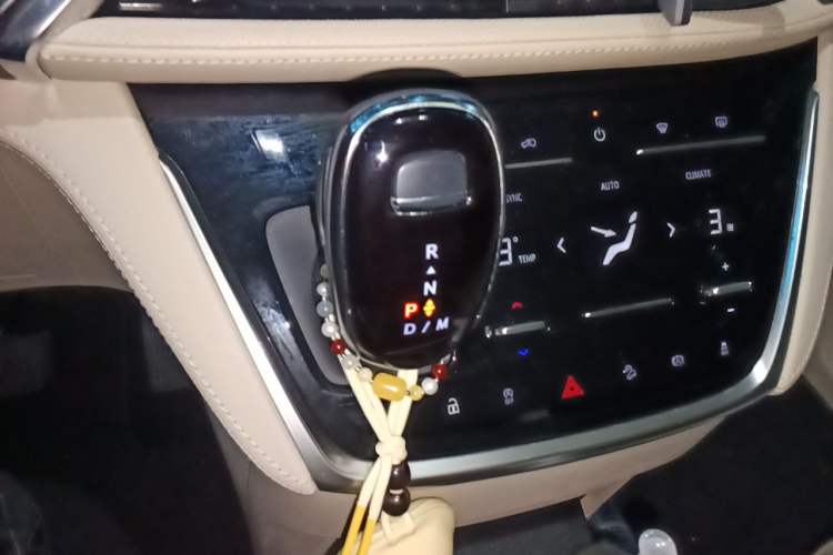 Used Buick GL8 2021 ES Land Cruiser 653T Luxury Edition Gear Lever
