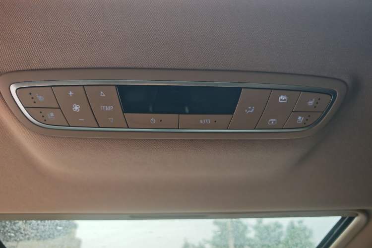 Used Buick GL8 2021 ES Landtrek 653T Luxury Model Headliner