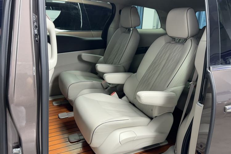 Used Buick GL8 2021 Land Cruiser Executive Class 652T Luxury Model Interior 2