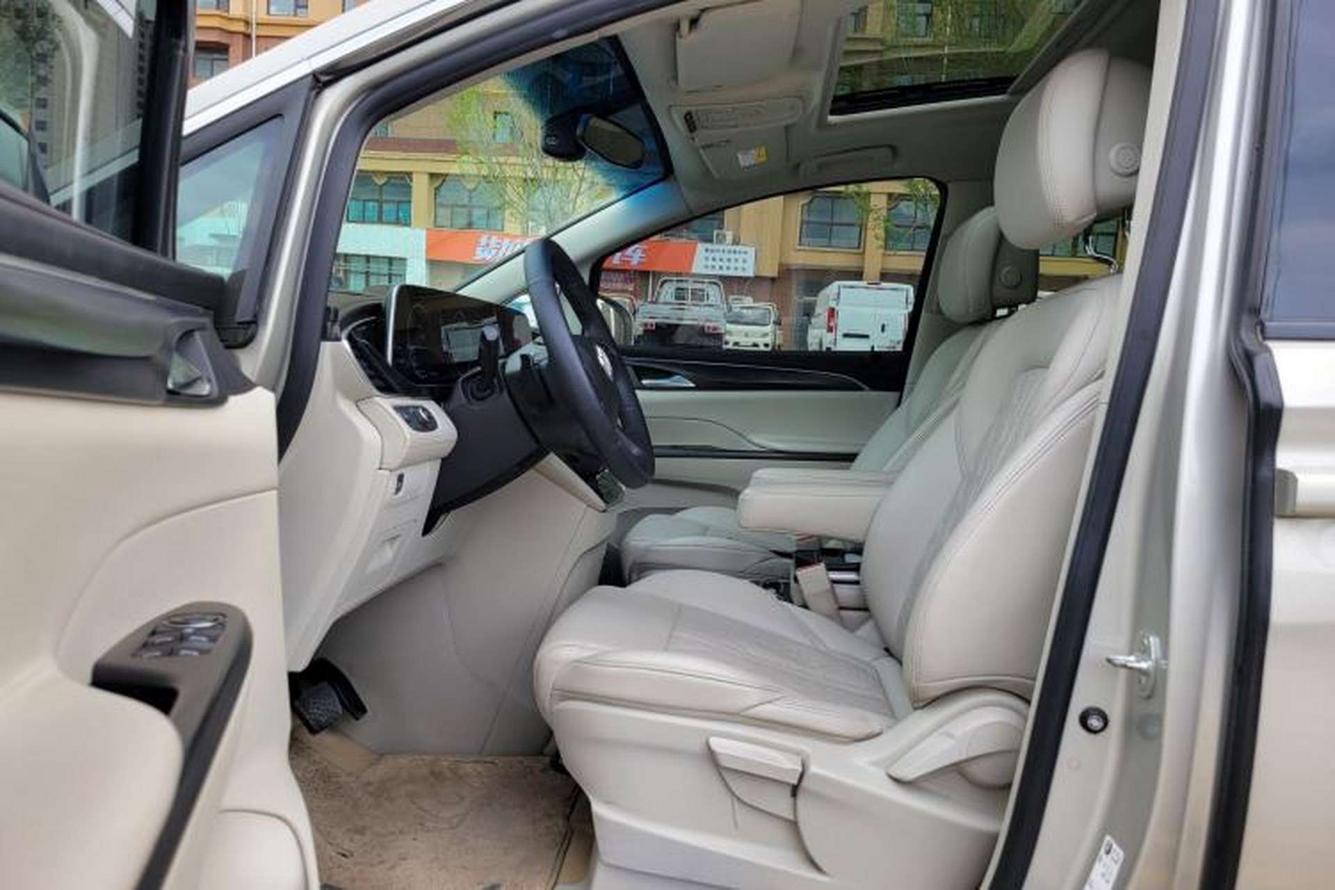 Used Buick GL8 2021 ES Landtrek 653T Comfort Edition Interior 2